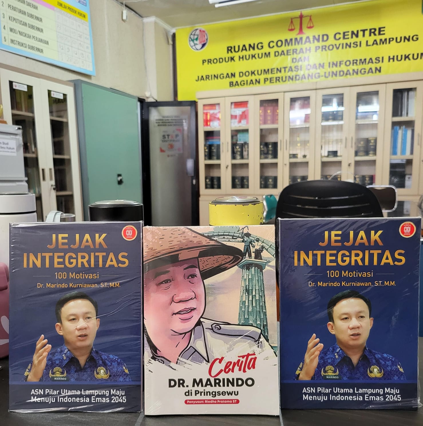 Perpustakaan JDIH Provinsi Lampung Tambah Koleksi Buku Karya Sekdaprov Dr. Marindo